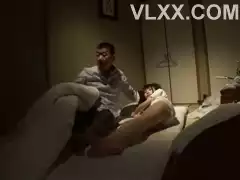 Sợ ma, cô con gái nữa đêm qua phòng bố ngủ